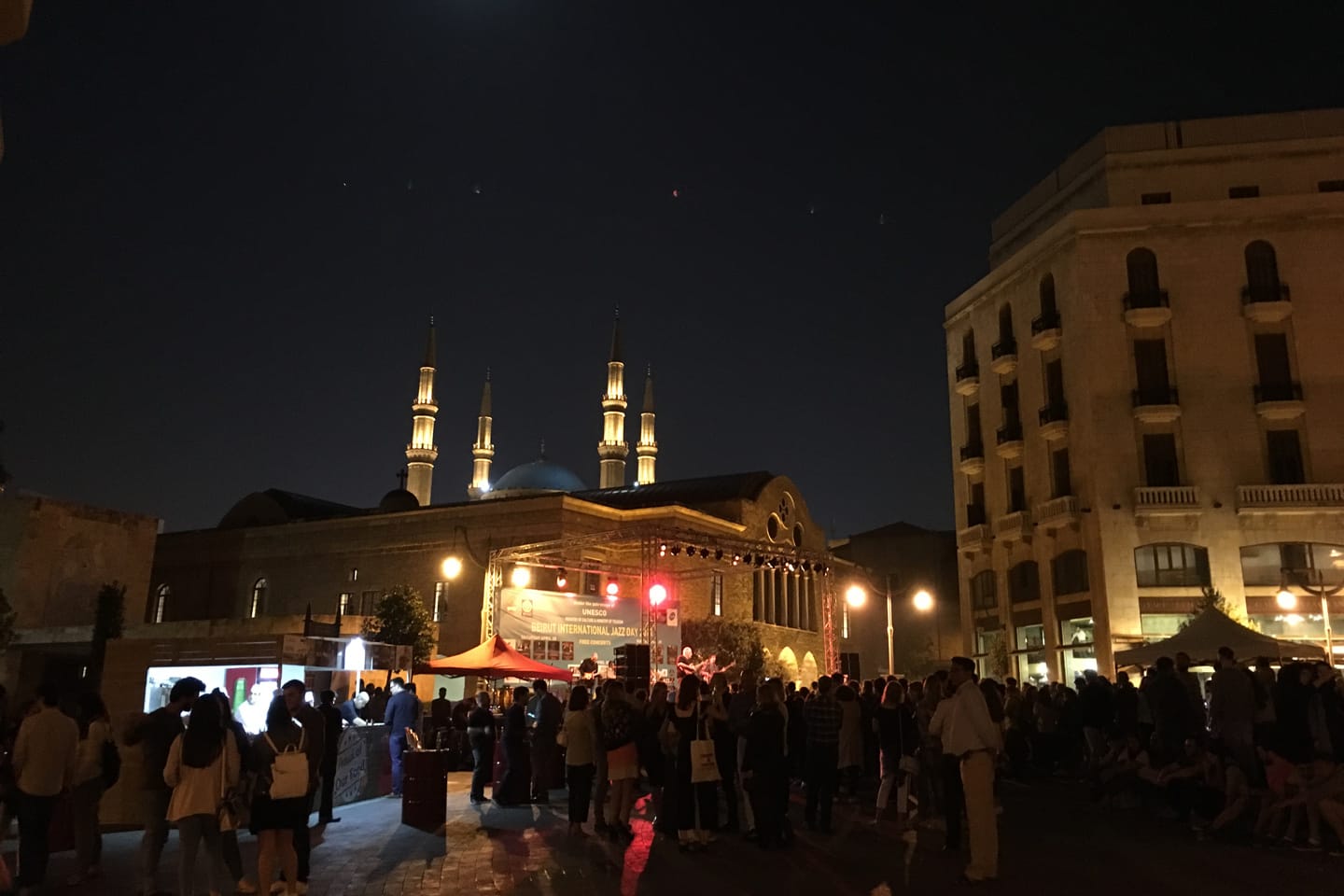 Place Nejmeh avec ses restaurants à Beyrouth