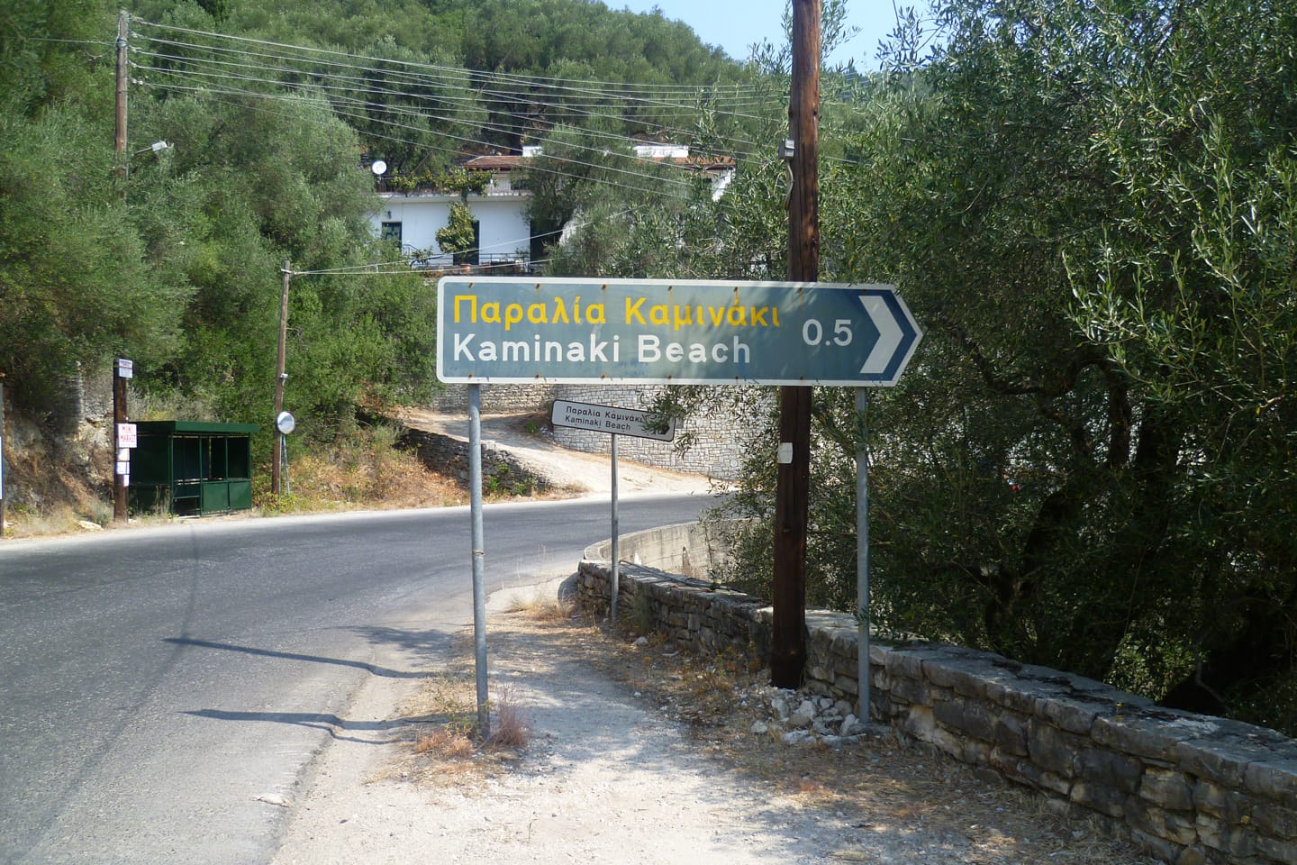 La playa de Kaminaki en Corfú
