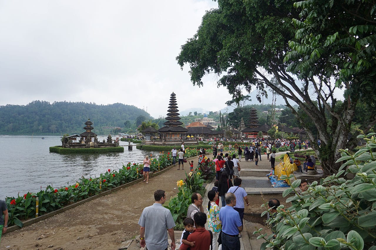 Templo sobre el agua Pura Ulun Danu Bratan